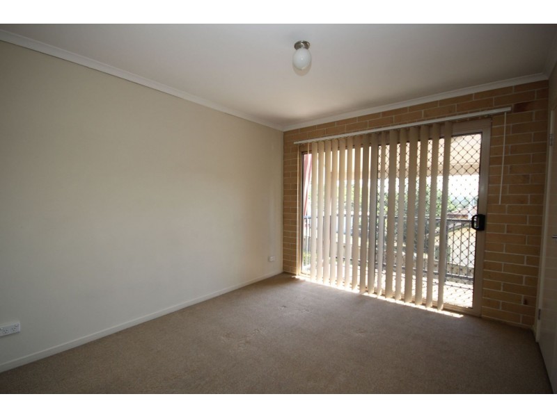 2/25 Law Street, Redbank QLD 4301