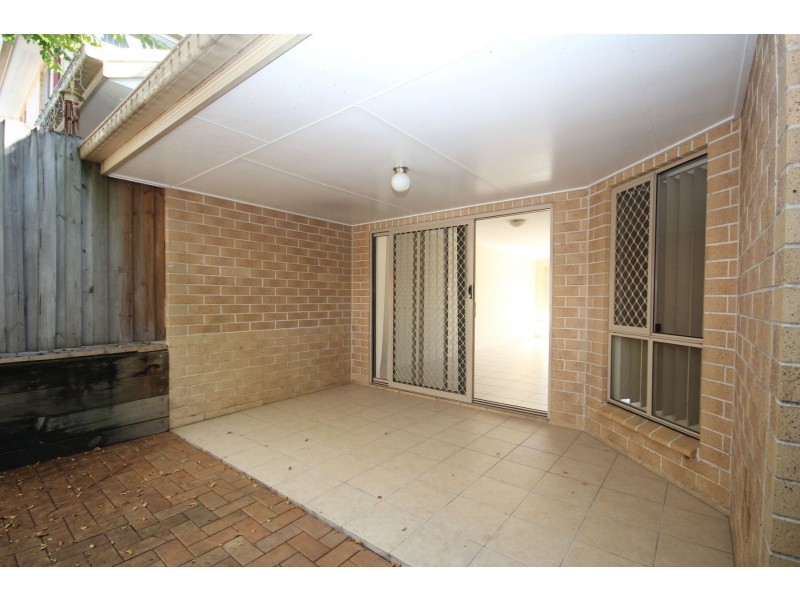 2/25 Law Street, Redbank QLD 4301