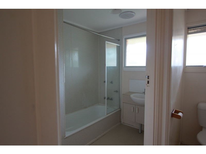 1 Sean Street, Riverview QLD 4303