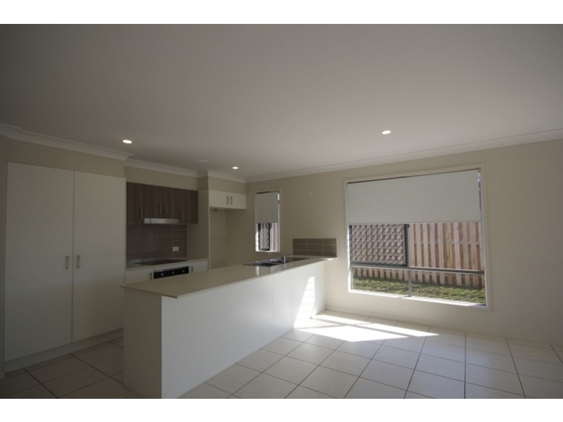 3 Yorkshire Road, Park Ridge QLD 4125