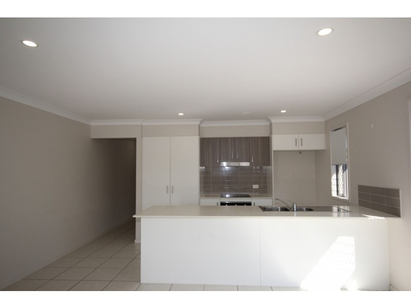 3 Yorkshire Road, Park Ridge QLD 4125