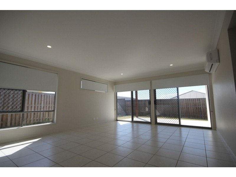 3 Yorkshire Road, Park Ridge QLD 4125