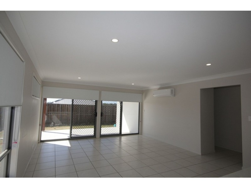 3 Yorkshire Road, Park Ridge QLD 4125