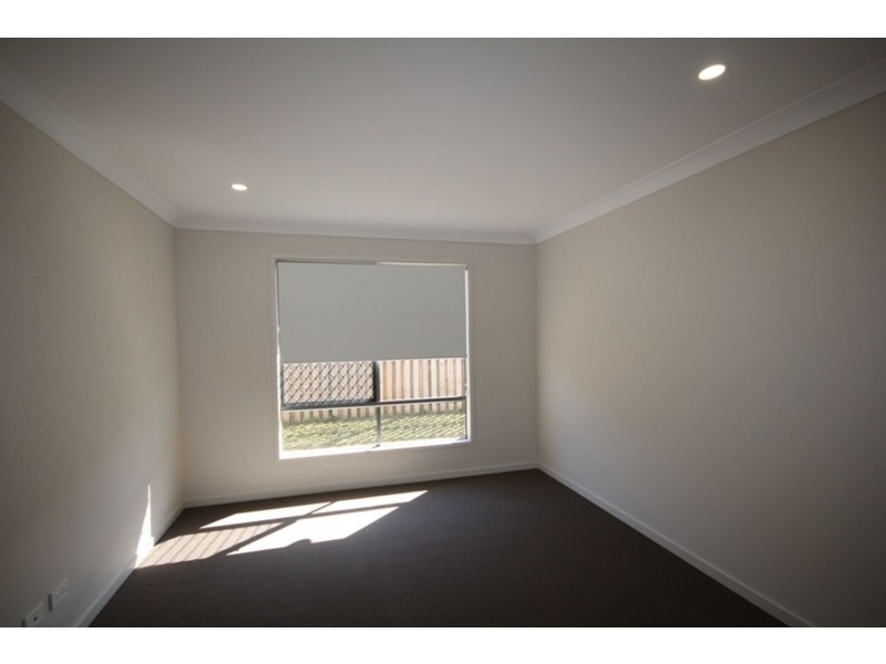 3 Yorkshire Road, Park Ridge QLD 4125