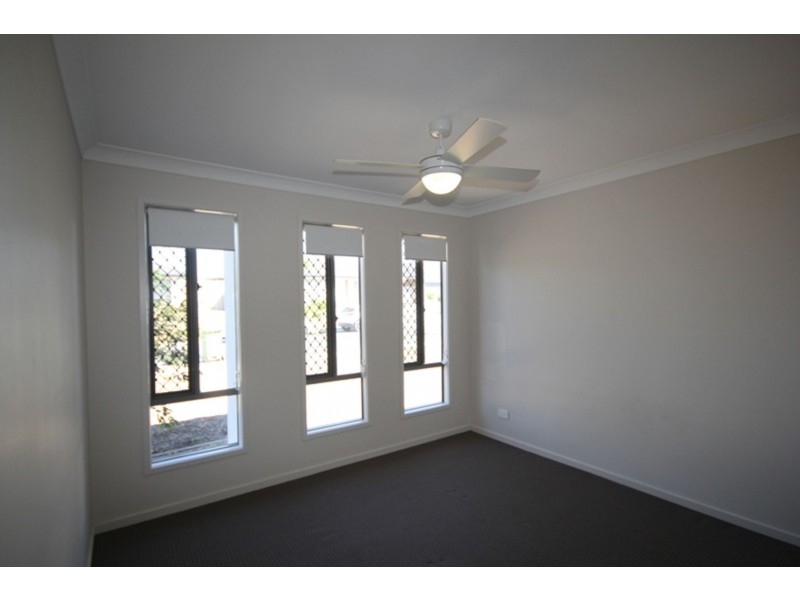 3 Yorkshire Road, Park Ridge QLD 4125