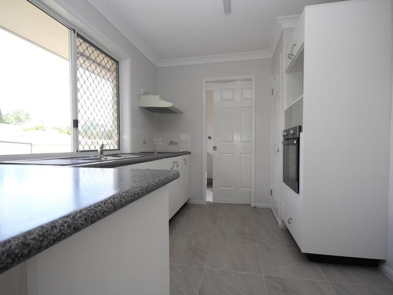 2/23 Forgan Smith Street, Collingwood Park QLD 4301