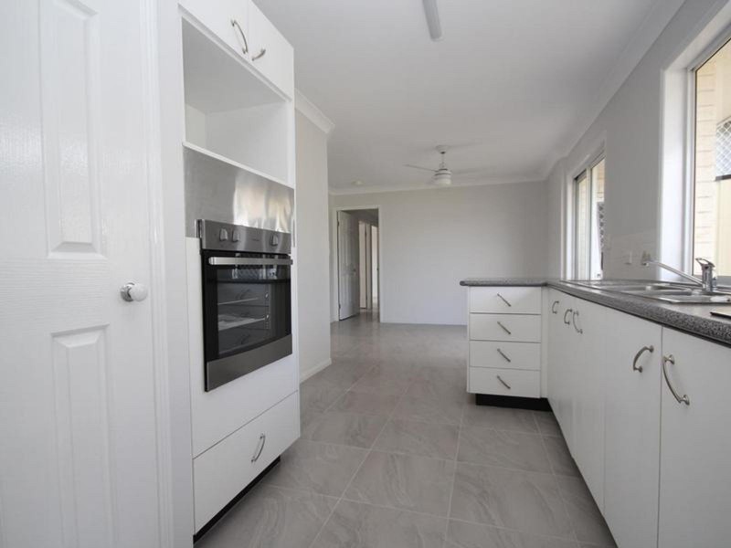 2/23 Forgan Smith Street, Collingwood Park QLD 4301