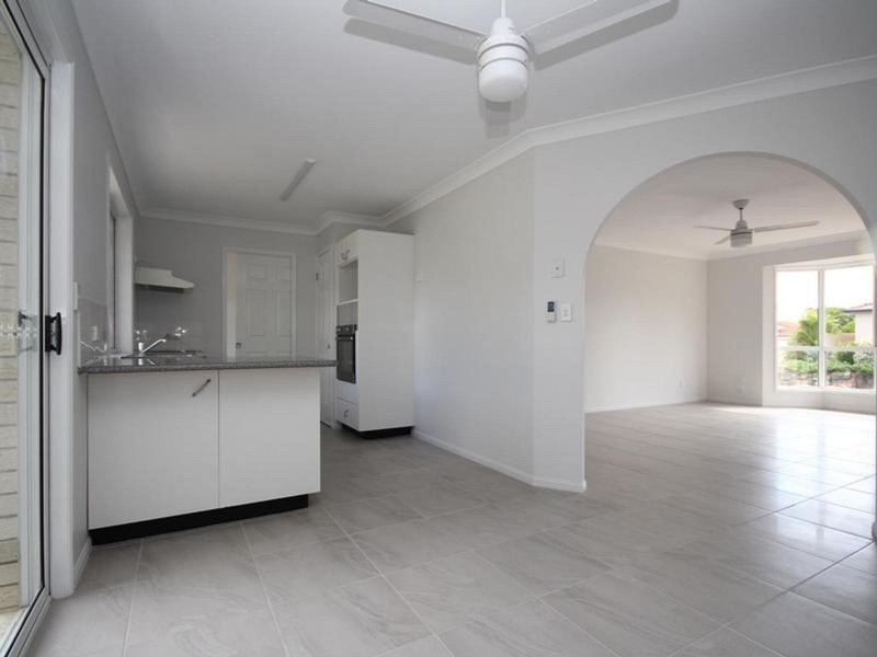 2/23 Forgan Smith Street, Collingwood Park QLD 4301