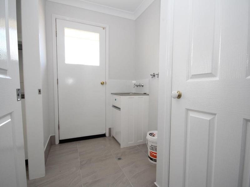 2/23 Forgan Smith Street, Collingwood Park QLD 4301