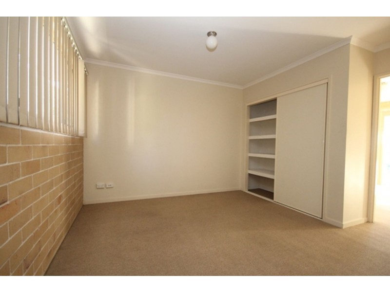 4/25 Law Street, Redbank QLD 4301