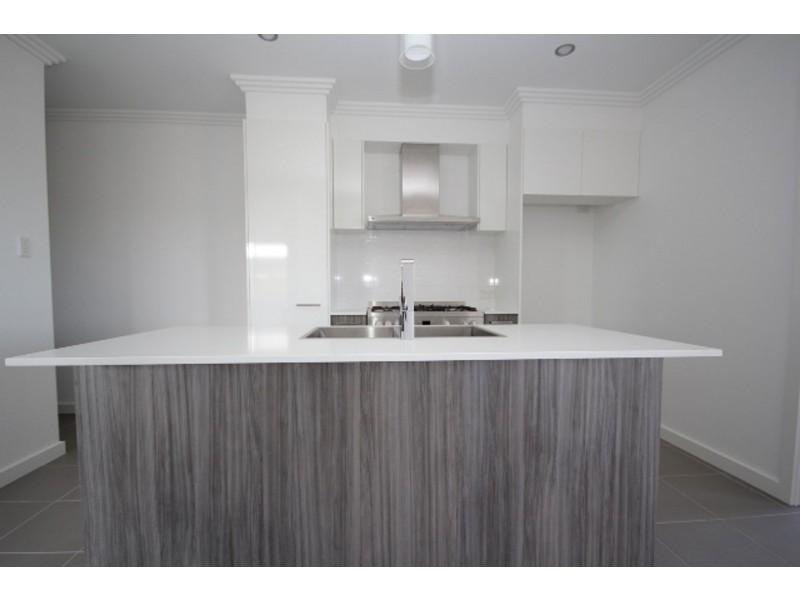 2/8 Chandon Court, Hillcrest QLD 4118