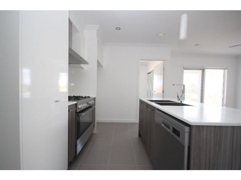 2/8 Chandon Court, Hillcrest QLD 4118