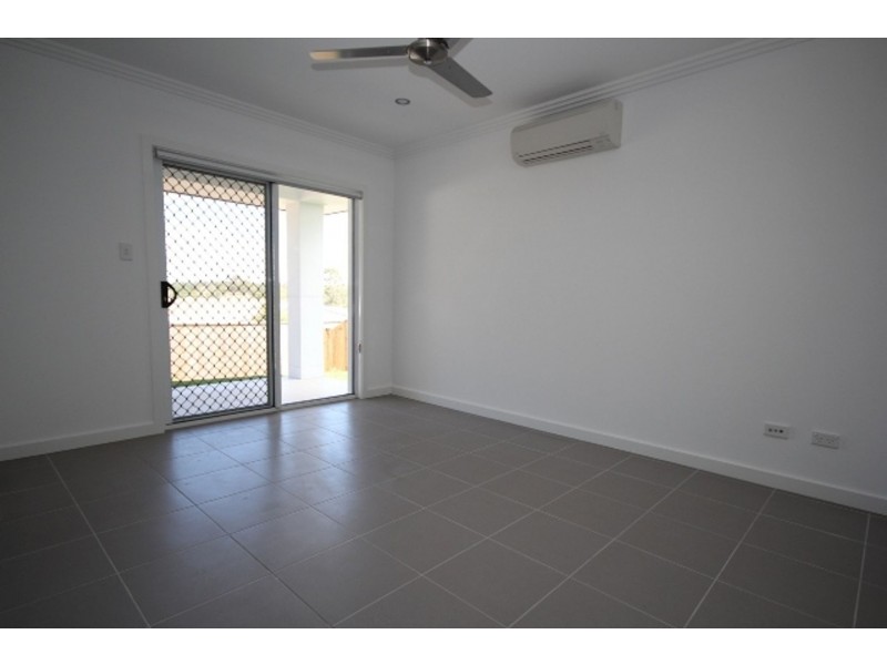 2/8 Chandon Court, Hillcrest QLD 4118