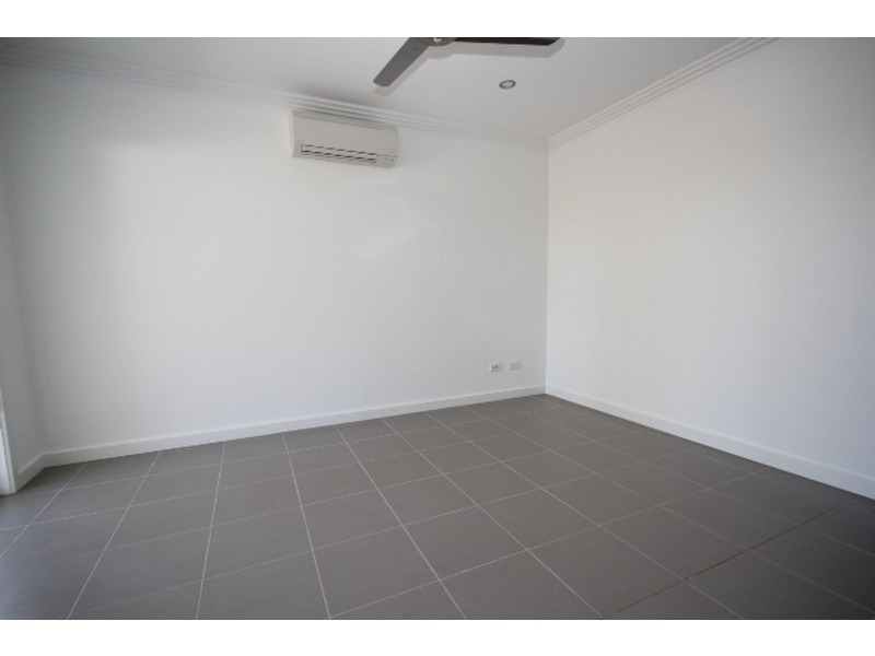 2/8 Chandon Court, Hillcrest QLD 4118