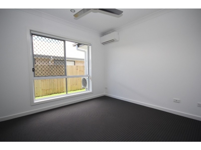 2/8 Chandon Court, Hillcrest QLD 4118