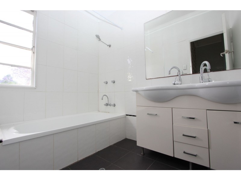 33 Newcomen Street, Indooroopilly QLD 4068