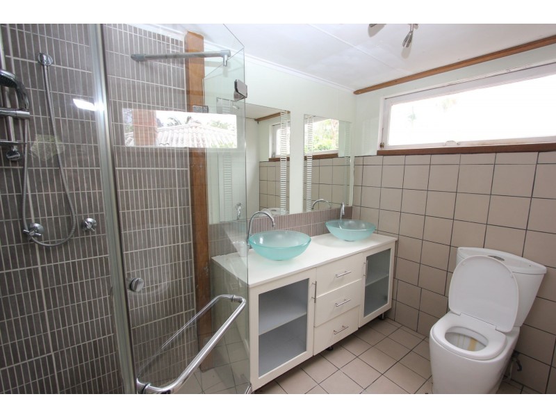 33 Newcomen Street, Indooroopilly QLD 4068