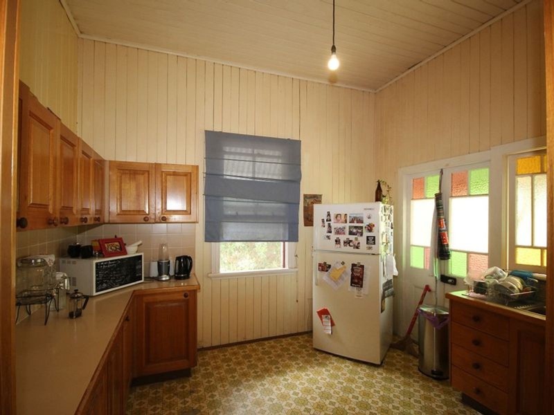 90 Kitchener Street, Sherwood QLD 4075