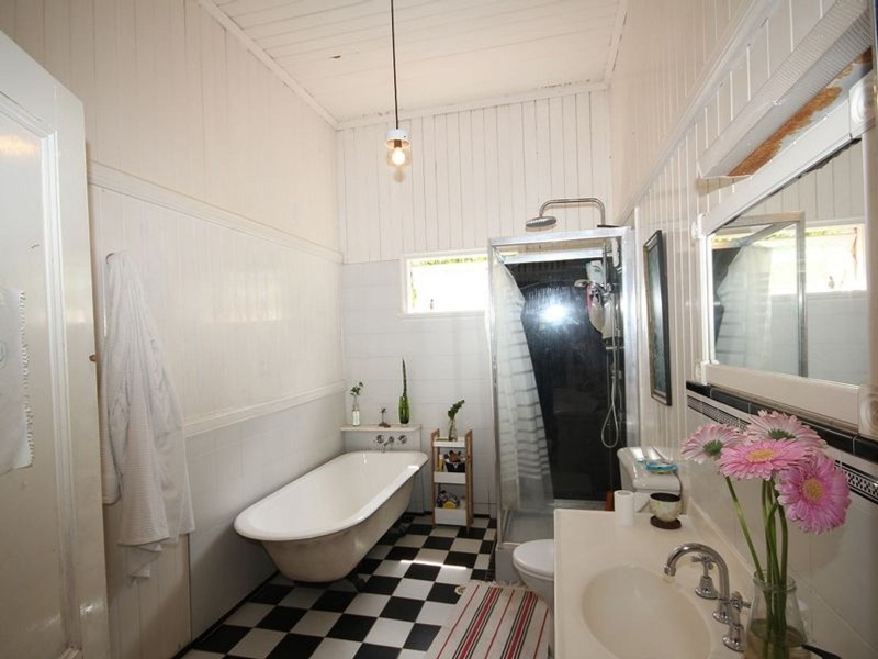 90 Kitchener Street, Sherwood QLD 4075