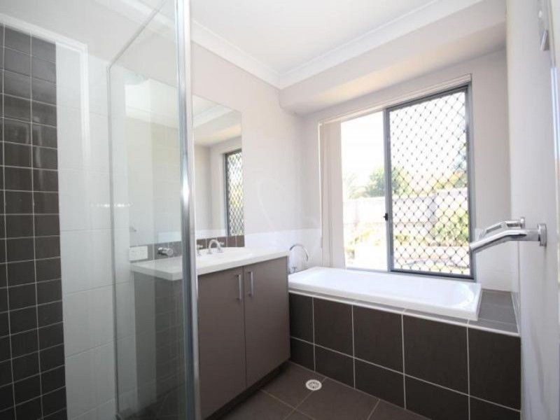 28 Admiral Crescent, Springfield Lakes QLD 4300