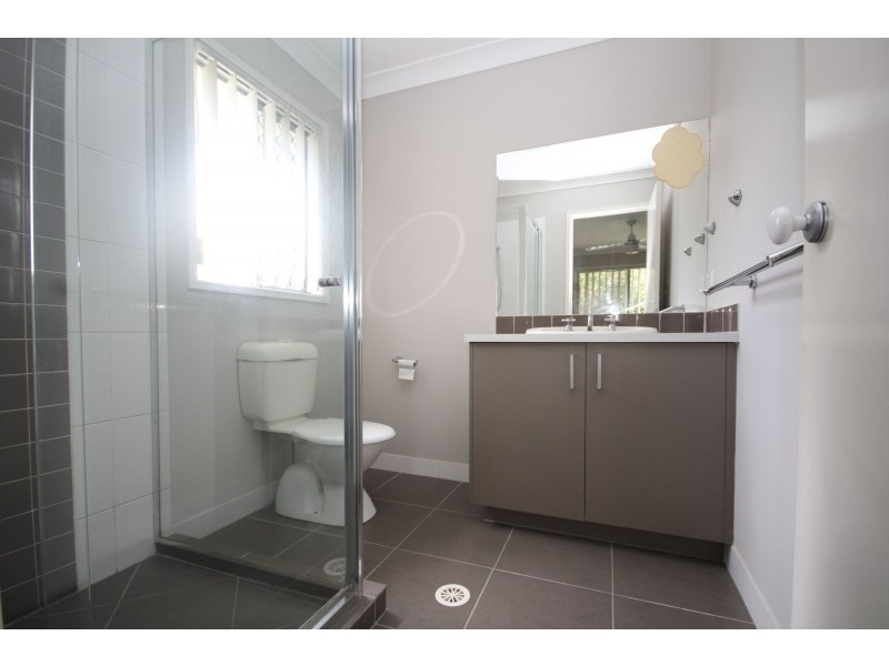 28 Admiral Crescent, Springfield Lakes QLD 4300