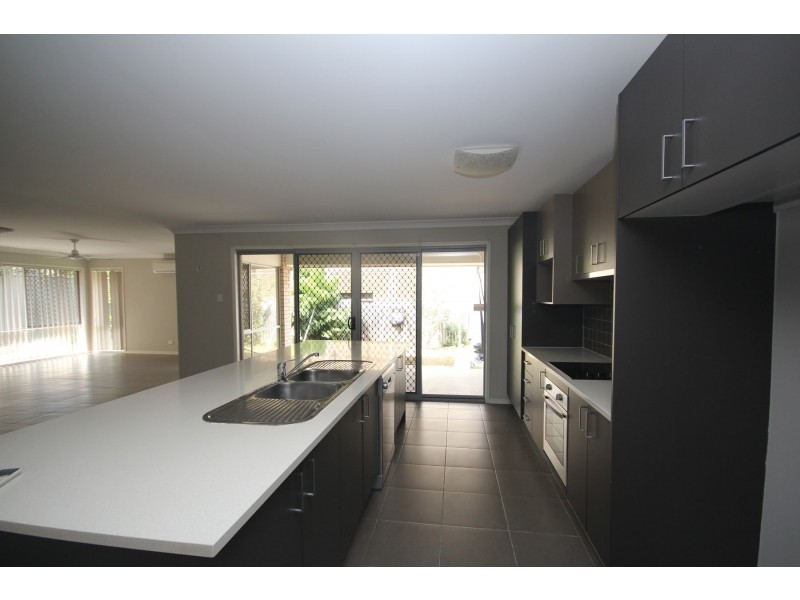 28 Admiral Crescent, Springfield Lakes QLD 4300