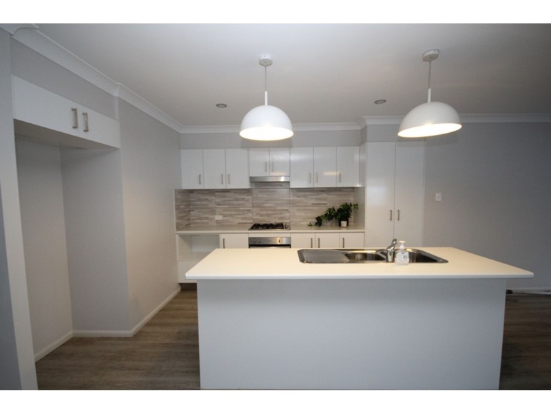 6 Munich Court, Spring Mountain QLD 4124