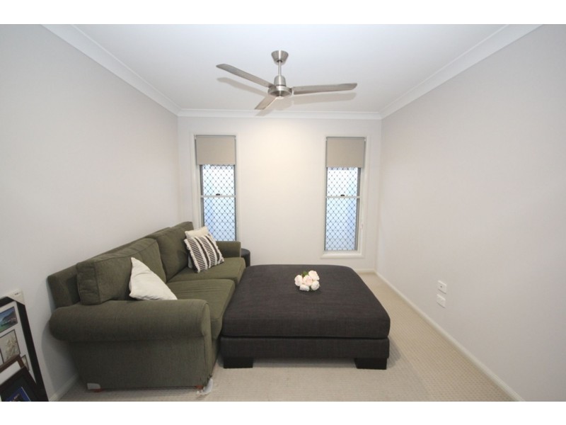 6 Munich Court, Spring Mountain QLD 4124
