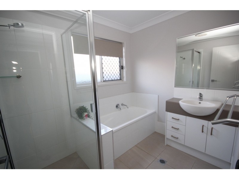 6 Munich Court, Spring Mountain QLD 4124