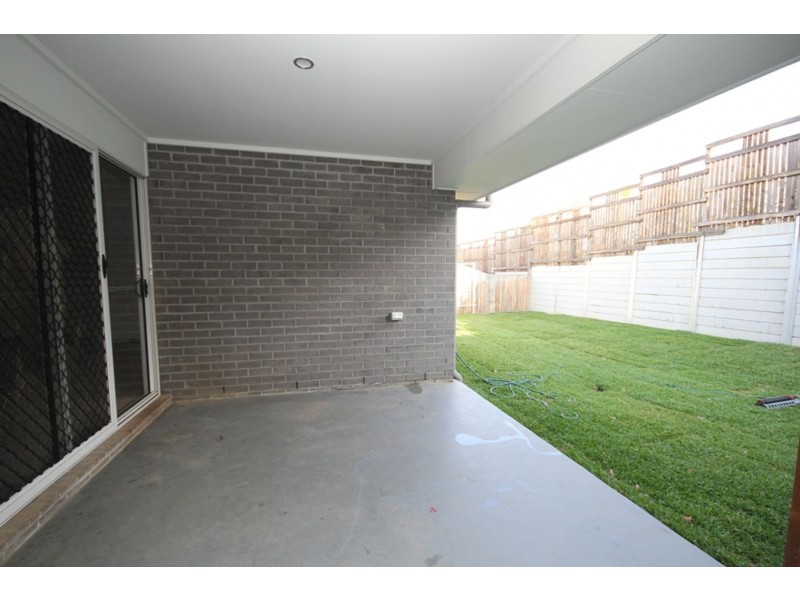 6 Munich Court, Spring Mountain QLD 4124