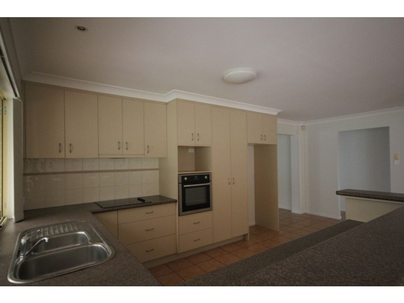 2 Ripponlea Court, Forest Lake QLD 4078