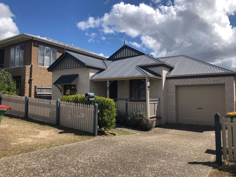 15 Hookes Terrace, Springfield Lakes QLD 4300