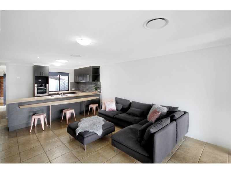 15 Chance Court, Springfield Lakes QLD 4300