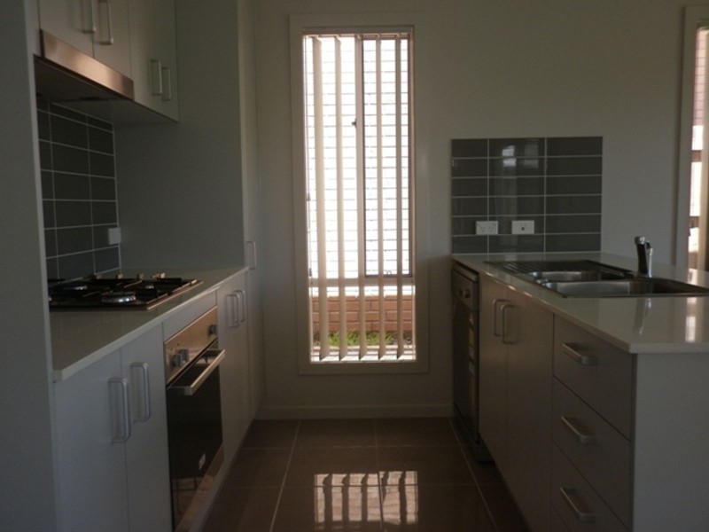 6 Erbin Lane, Augustine Heights QLD 4300