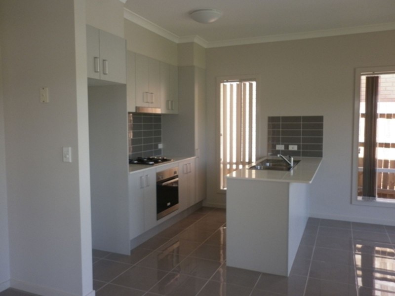 6 Erbin Lane, Augustine Heights QLD 4300