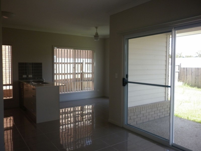 6 Erbin Lane, Augustine Heights QLD 4300