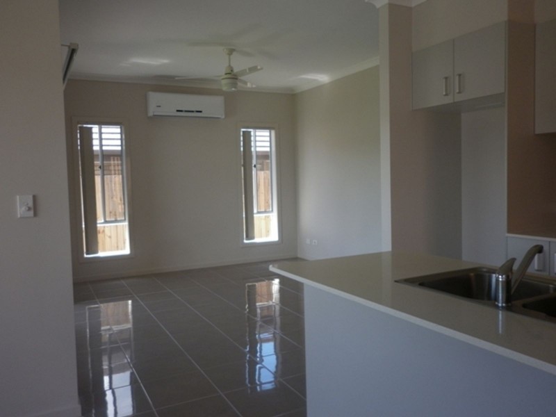 6 Erbin Lane, Augustine Heights QLD 4300