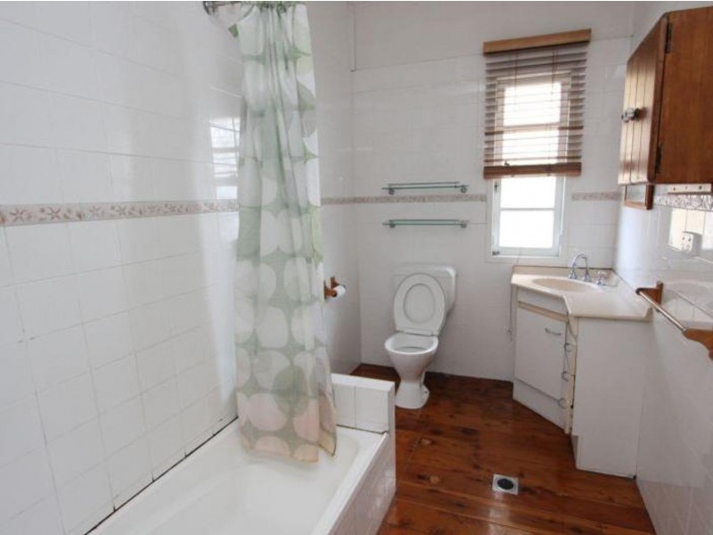 64 Graceville Avenue, Graceville QLD 4075