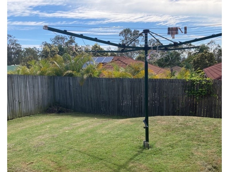 8 Selkirk Close, Oxley QLD 4075