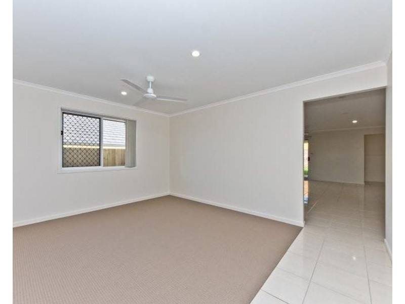 52 Regal Close, Heathwood QLD 4110