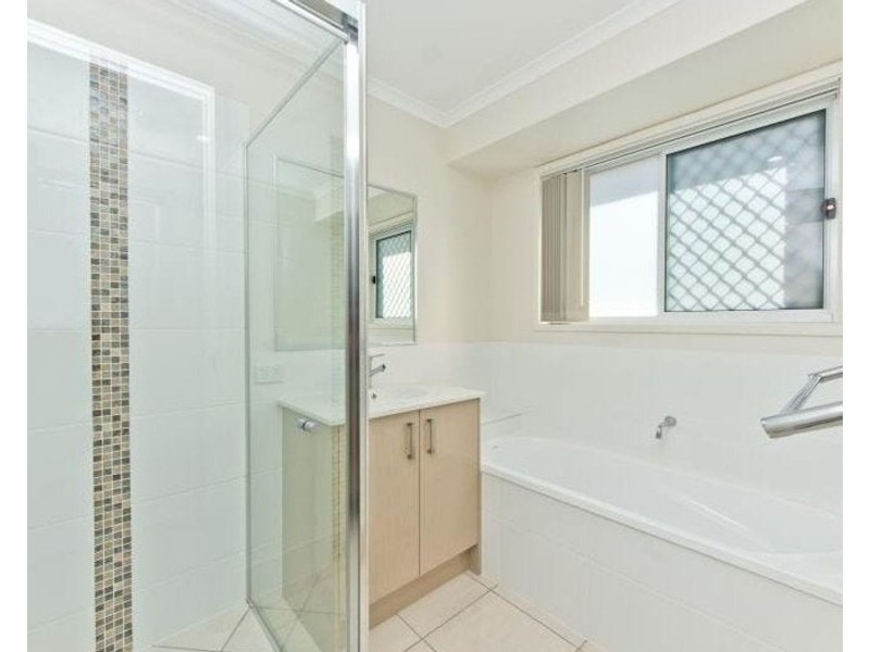 52 Regal Close, Heathwood QLD 4110