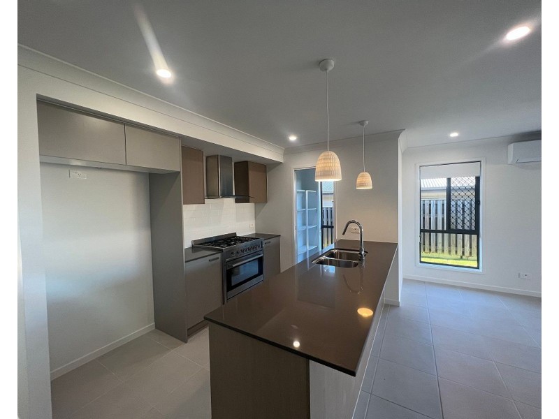 8 McDermott Way, Ripley QLD 4306