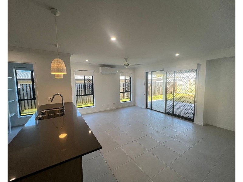 8 McDermott Way, Ripley QLD 4306