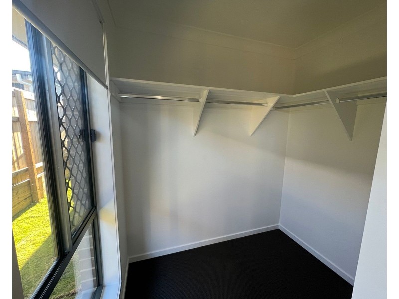 8 McDermott Way, Ripley QLD 4306