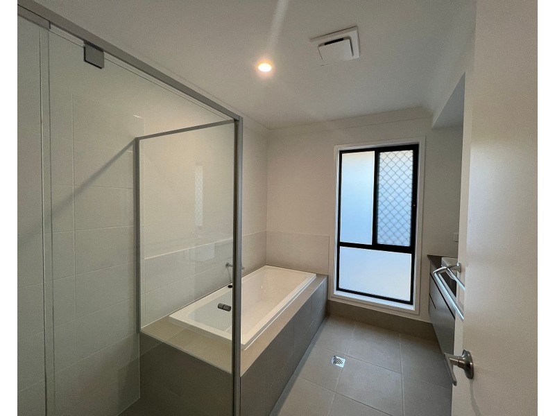 8 McDermott Way, Ripley QLD 4306