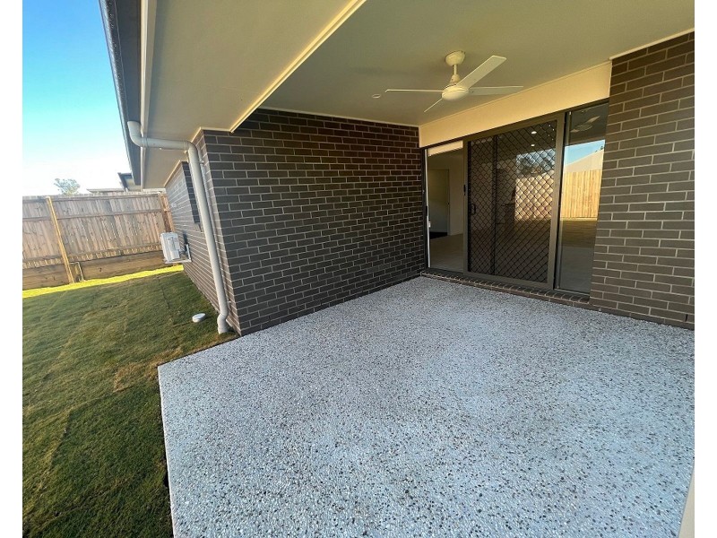 8 McDermott Way, Ripley QLD 4306