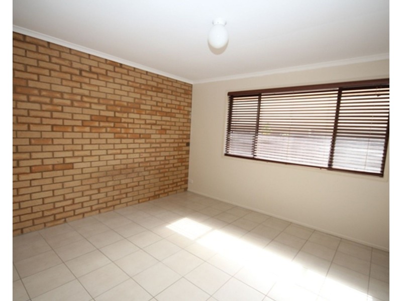 2/244 Redbank Plains Road, Bellbird Park QLD 4300