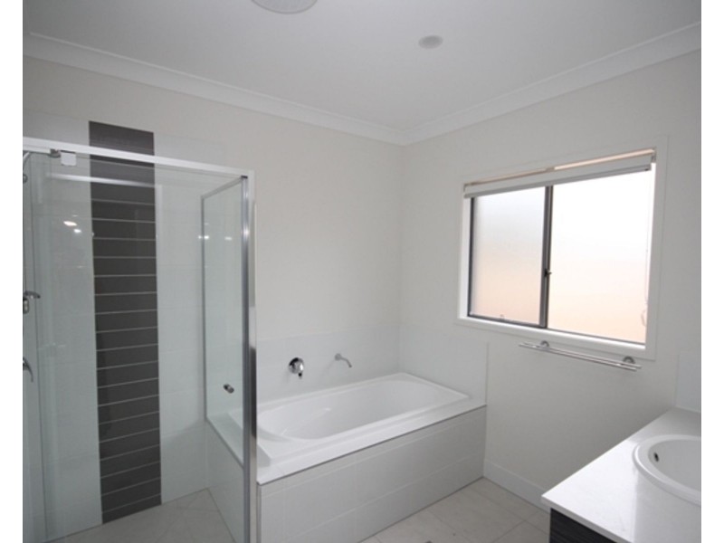 45 Cooper Way, Spring Mountain QLD 4124