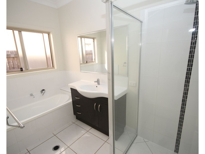 15 Hookes Terrace, Springfield Lakes QLD 4300