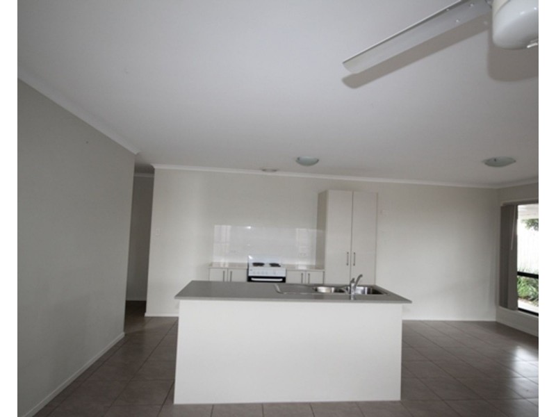 2/86 Valentine Circuit, Augustine Heights QLD 4300